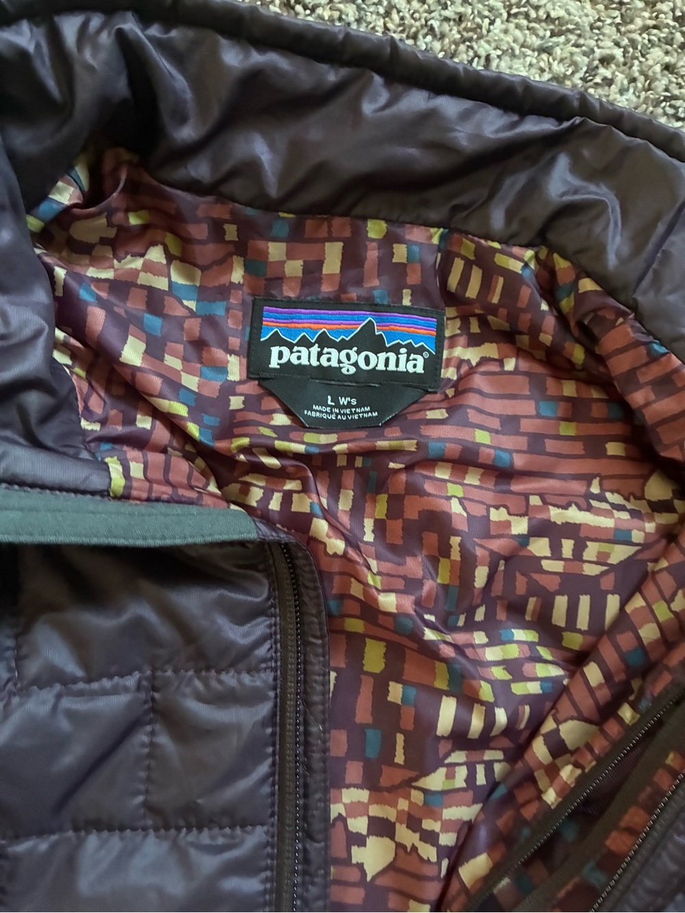 Patagonia Nano Puff Women’s Quilted Puffer Jacket - Obsidian Plum Large EUC - Picture 3 of 6